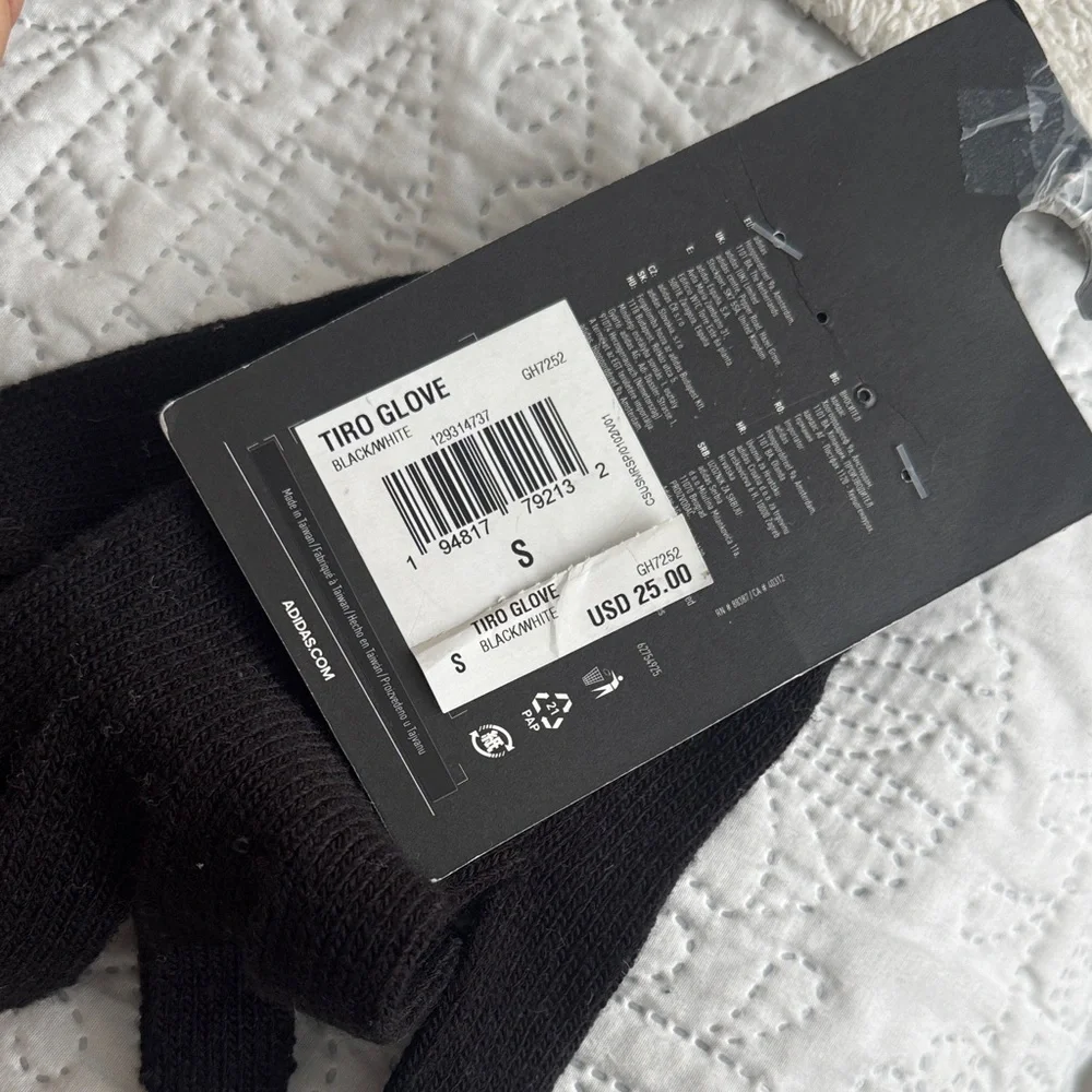 NWT ADIDAS Tiro Field Player Glove Black and white size small Style: DS8874